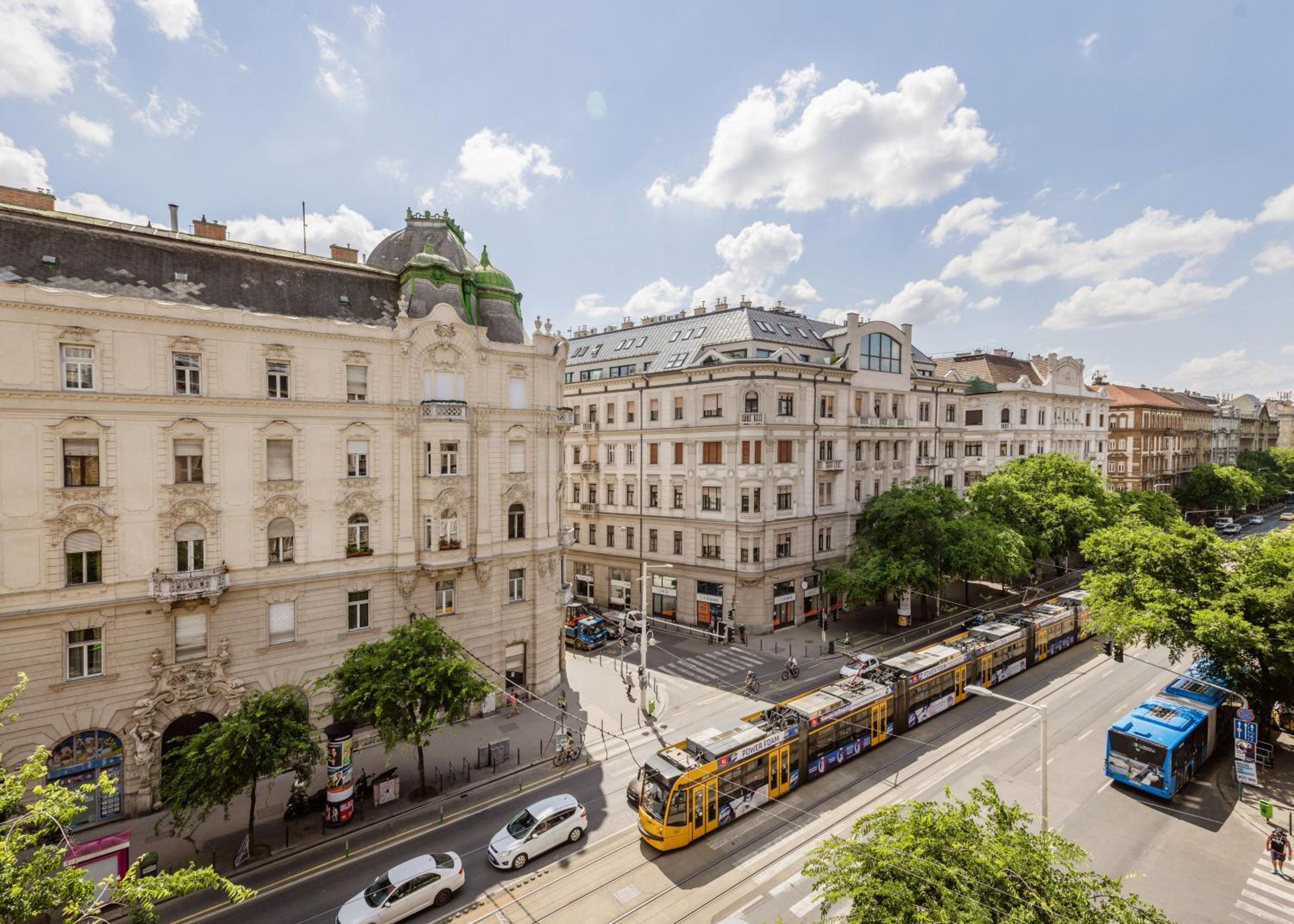 Discover Your Budapest Retreat-Walk To Parliament Exterior photo